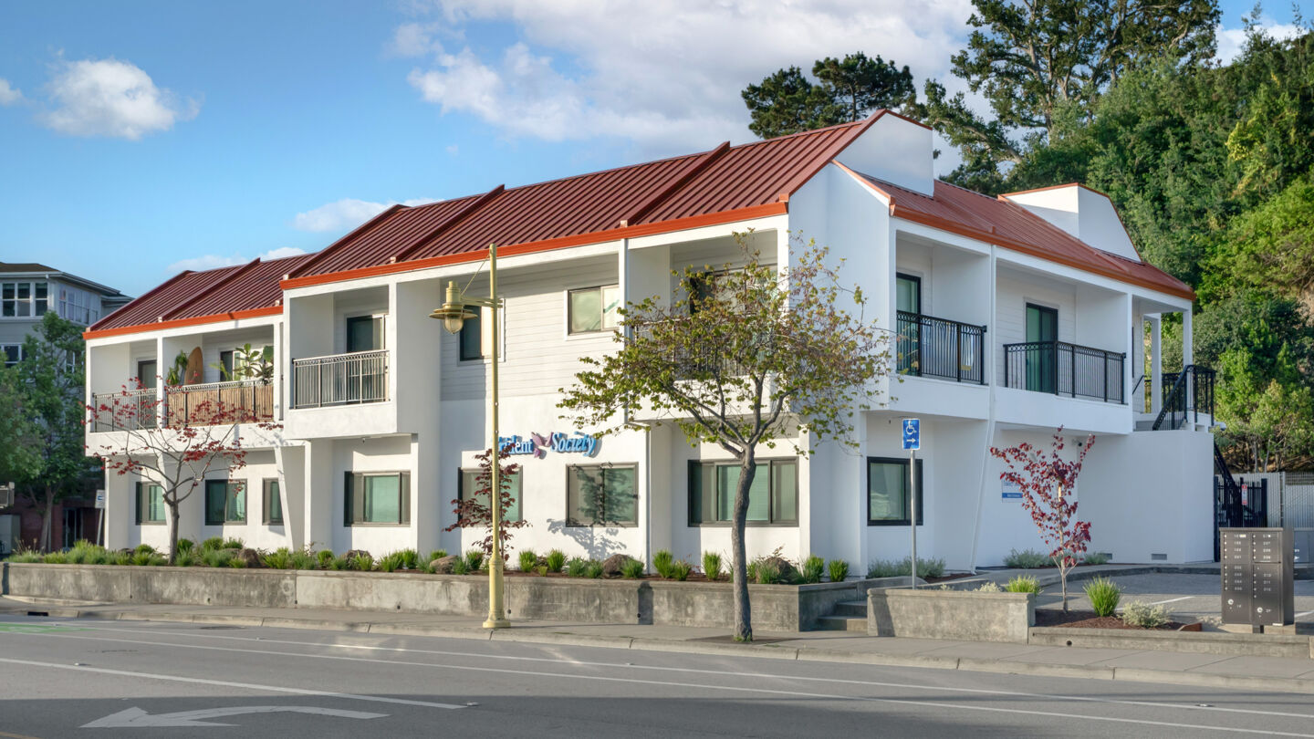 8515-exterior-001